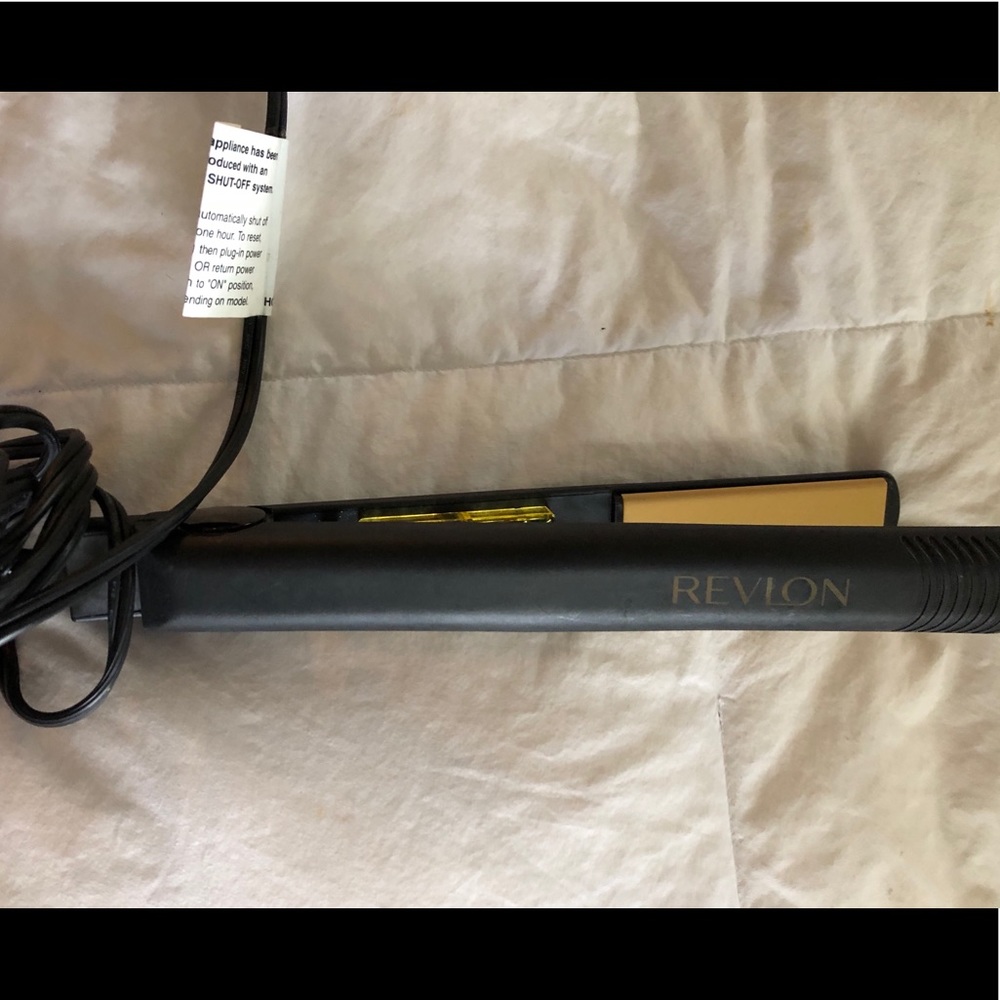 REVLON hair straightener